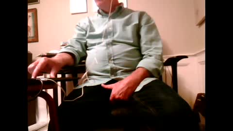 Snapshot of 4uguys chatting on 10-06-25, 04:21 4uguys online show from 10-06-25, 04:21