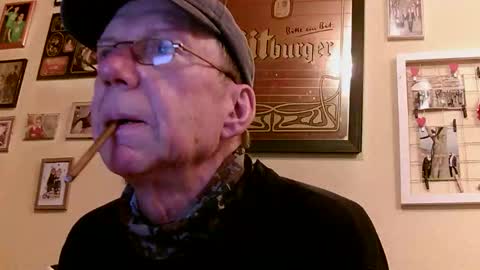 Snapshot of 64shorty chatting on 10-10-25, 05:23 64shorty online show from 10-10-25, 05:23