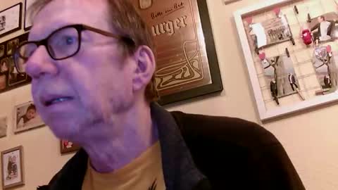 Snapshot of 64shorty chatting on 12-16-25, 01:49 64shorty online show from 12-16-25, 01:49