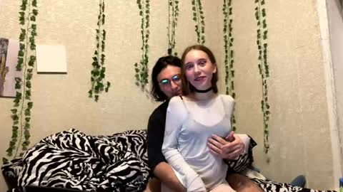 Snapshot of 6hei6not chatting on 12-16-25, 04:23 6hei6not online show from 12-16-25, 04:23