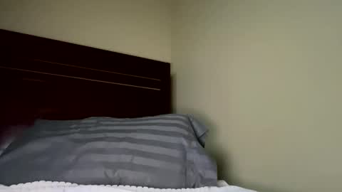 Snapshot of 6incher_lb chatting on 11-19-25, 06:46 6incher LB online show from 11-19-25, 06:46