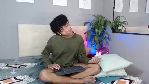 Snapshot of 777_jmz chatting on 02-18-25, 10:58 777_jmz online show from 02-18-25, 10:58