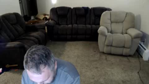 Snapshot of 7_inch_hole_punch chatting on 12-14-24, 04:34 7inch hole punch online show from 12-14-24, 04:34