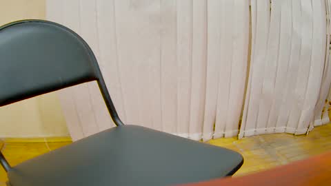 Snapshot of 7znkbob chatting on 12-25-24, 01:53 bob big head online show from 12-25-24, 01:53