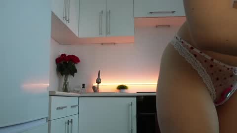 Monicano face online show from 04-17-26, 04:04