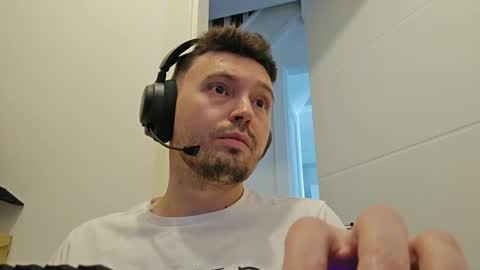 Snapshot of 8inchdude93 chatting on 09-09-25, 10:26 8inchdude93 online show from 09-09-25, 10:26