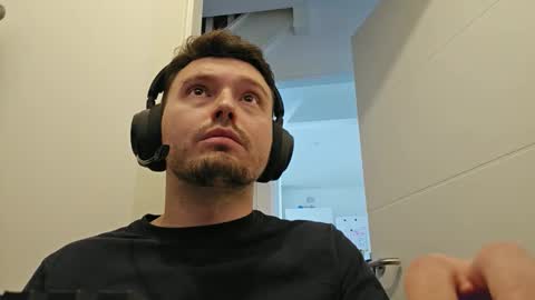 Snapshot of 8inchdude93 chatting on 09-25-25, 10:08 8inchdude93 online show from 09-25-25, 10:08