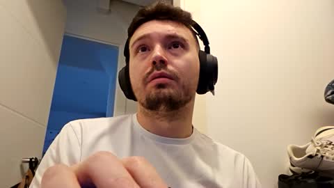 Snapshot of 8inchdude93 chatting on 10-07-25, 08:33 8inchdude93 online show from 10-07-25, 08:33