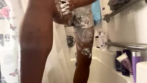 Snapshot of 8rown chatting on 12-15-25, 07:29 Selfsuckboi online show from 12-15-25, 07:29