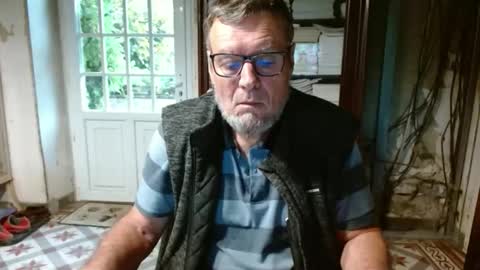 Snapshot of _123_voyeur_ chatting on 09-24-25, 09:23 _123_voyeur_ online show from 09-24-25, 09:23