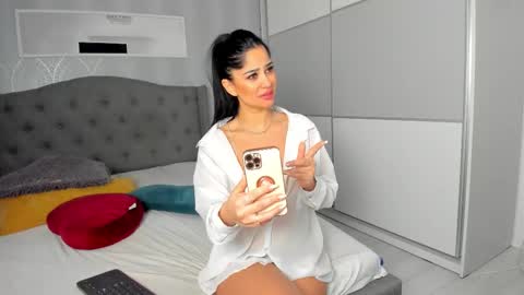 Snapshot of _adelle chatting on 02-16-26, 09:27 Adelle online show from 02-16-26, 09:27