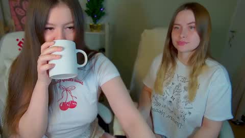 Snapshot of _aein_emy_ chatting on 01-11-25, 01:37 Emy online show from 01-11-25, 01:37