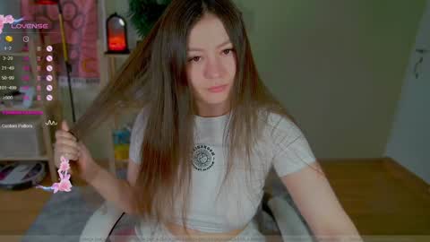 Snapshot of _aein_emy_ chatting on 01-30-25, 04:37 Emy online show from 01-30-25, 04:37