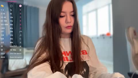 Snapshot of _aein_emy_ chatting on 10-16-25, 06:47 Emy online show from 10-16-25, 06:47