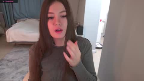 Snapshot of _aein_emy_ chatting on 10-20-25, 06:36 Emy online show from 10-20-25, 06:36