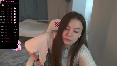 Snapshot of _aein_emy_ chatting on 10-22-25, 06:35 Emy online show from 10-22-25, 06:35