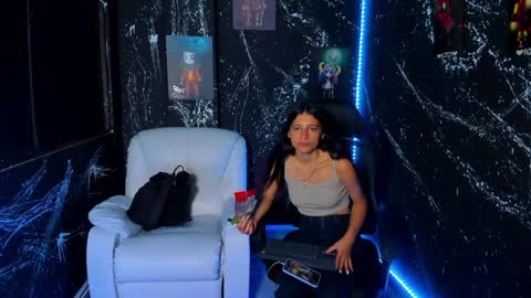 Snapshot of _agathaargent chatting on 01-31-25, 11:35 Agatha online show from 01-31-25, 11:35