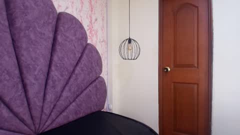 Snapshot of _alaia_collway_ chatting on 10-14-25, 12:17 Alaia online show from 10-14-25, 12:17