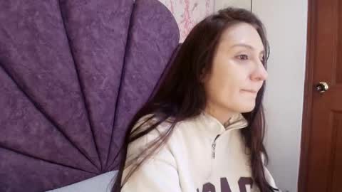 Snapshot of _alaia_collway_ chatting on 10-15-25, 12:05 Alaia online show from 10-15-25, 12:05
