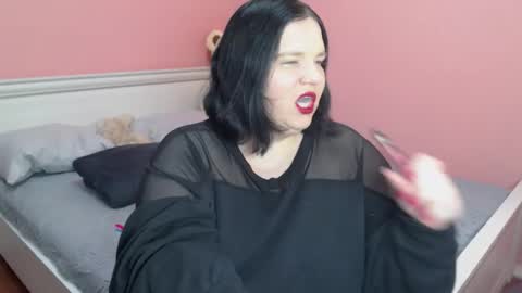 _alexandra_ray_ online show from 11-24-25, 11:10