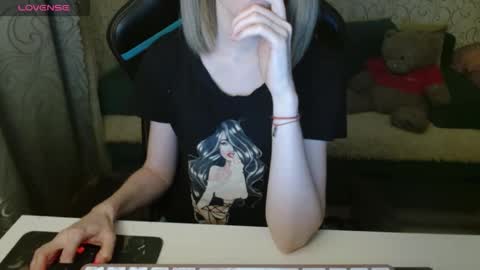 Snapshot of _alicecullen_ chatting on 11-16-25, 02:55 AliceCullen online show from 11-16-25, 02:55