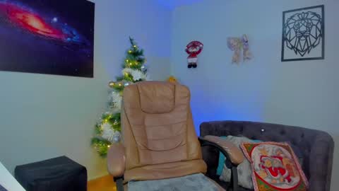 Snapshot of _alicelewis chatting on 12-21-24, 11:44 Alice online show from 12-21-24, 11:44