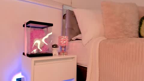 Snapshot of _alissonrose chatting on 12-20-25, 06:59 Karo online show from 12-20-25, 06:59