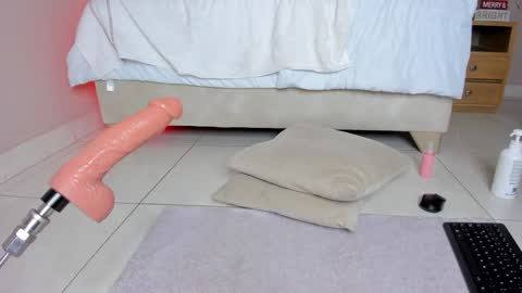 ngela  online show from 12-11-24, 09:45