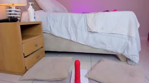 ngela  online show from 02-11-25, 02:57