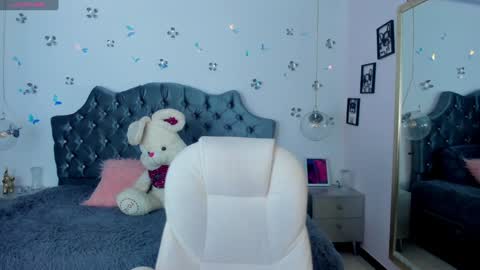 antonnela online show from 01-13-25, 01:49