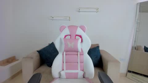    online show from 11-10-25, 12:04