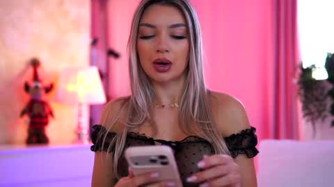 Arielle online show from 12-19-25, 09:27