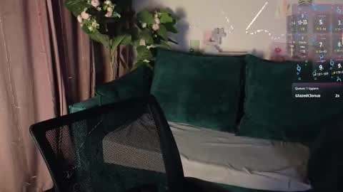 _ash_leyy_ online show from 10-12-25, 01:37