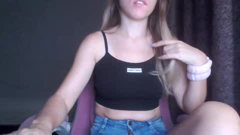 Snapshot of _ashley_blond_ chatting on 10-17-25, 10:45 Ashlee Bond online show from 10-17-25, 10:45