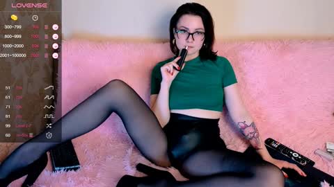 Snapshot of _bella_hix_ chatting on 12-11-24, 03:56 Bella online show from 12-11-24, 03:56