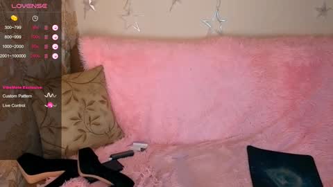 Snapshot of _bella_hix_ chatting on 12-23-24, 12:30 Bella online show from 12-23-24, 12:30