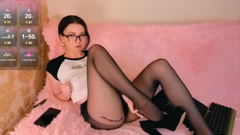Snapshot of _bella_hix_ chatting on 01-12-25, 02:09 Bella online show from 01-12-25, 02:09