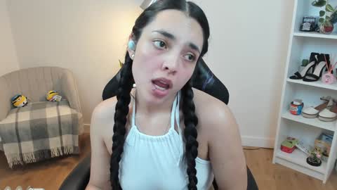 Snapshot of _bellaevans_ chatting on 01-20-25, 09:03 Bella Evans online show from 01-20-25, 09:03