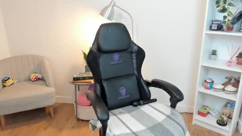 Snapshot of _bellaevans_ chatting on 01-25-25, 08:42 Bella Evans online show from 01-25-25, 08:42