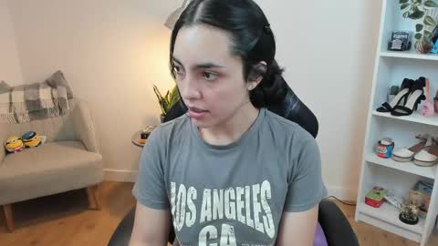 Snapshot of _bellaevans_ chatting on 02-13-25, 05:37 Bella Evans online show from 02-13-25, 05:37