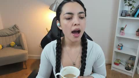 Snapshot of _bellaevans_ chatting on 03-01-25, 05:31 Bella Evans online show from 03-01-25, 05:31