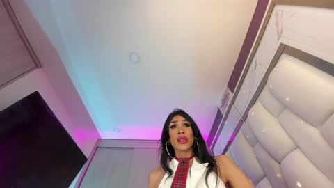 Snapshot of _bellaswwet_ chatting on 01-06-25, 09:11 _bellaswwet_ online show from 01-06-25, 09:11