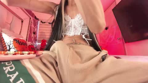 Snapshot of _bellaswwet_ chatting on 10-13-25, 12:27 _bellaswwet_ online show from 10-13-25, 12:27