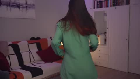 Snapshot of _blackbee_ chatting on 02-28-25, 01:25 Lili online show from 02-28-25, 01:25