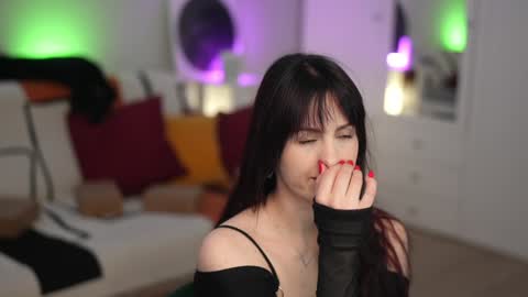 Snapshot of _blackbee_ chatting on 10-11-25, 11:31 Lili online show from 10-11-25, 11:31