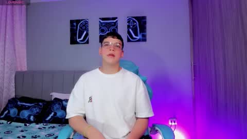 Snapshot of _blake_boy chatting on 12-02-25, 06:19 _blake_boy online show from 12-02-25, 06:19