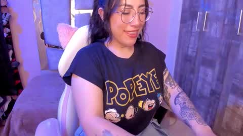 Angie  Independent model online show from 11-23-25, 05:18