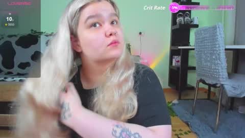 Snapshot of _candym1lky_ chatting on 09-12-25, 06:35 _candym1lky_ online show from 09-12-25, 06:35