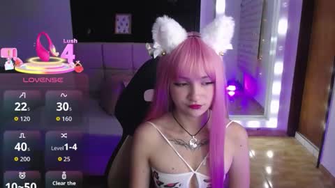 Snapshot of _charlotte_collins_ chatting on 10-11-25, 02:37 _charlotte_collins_ online show from 10-11-25, 02:37