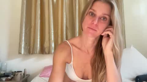 Snapshot of _chelsea___ chatting on 12-11-24, 08:18 Chelsea xo online show from 12-11-24, 08:18